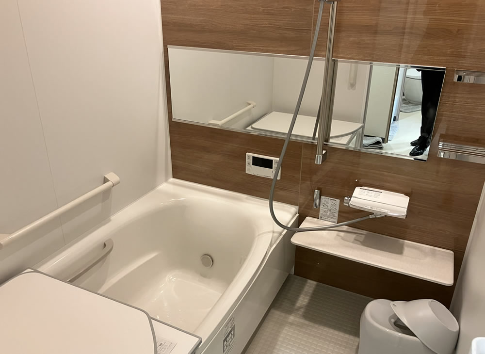 浴槽とシャワー完備